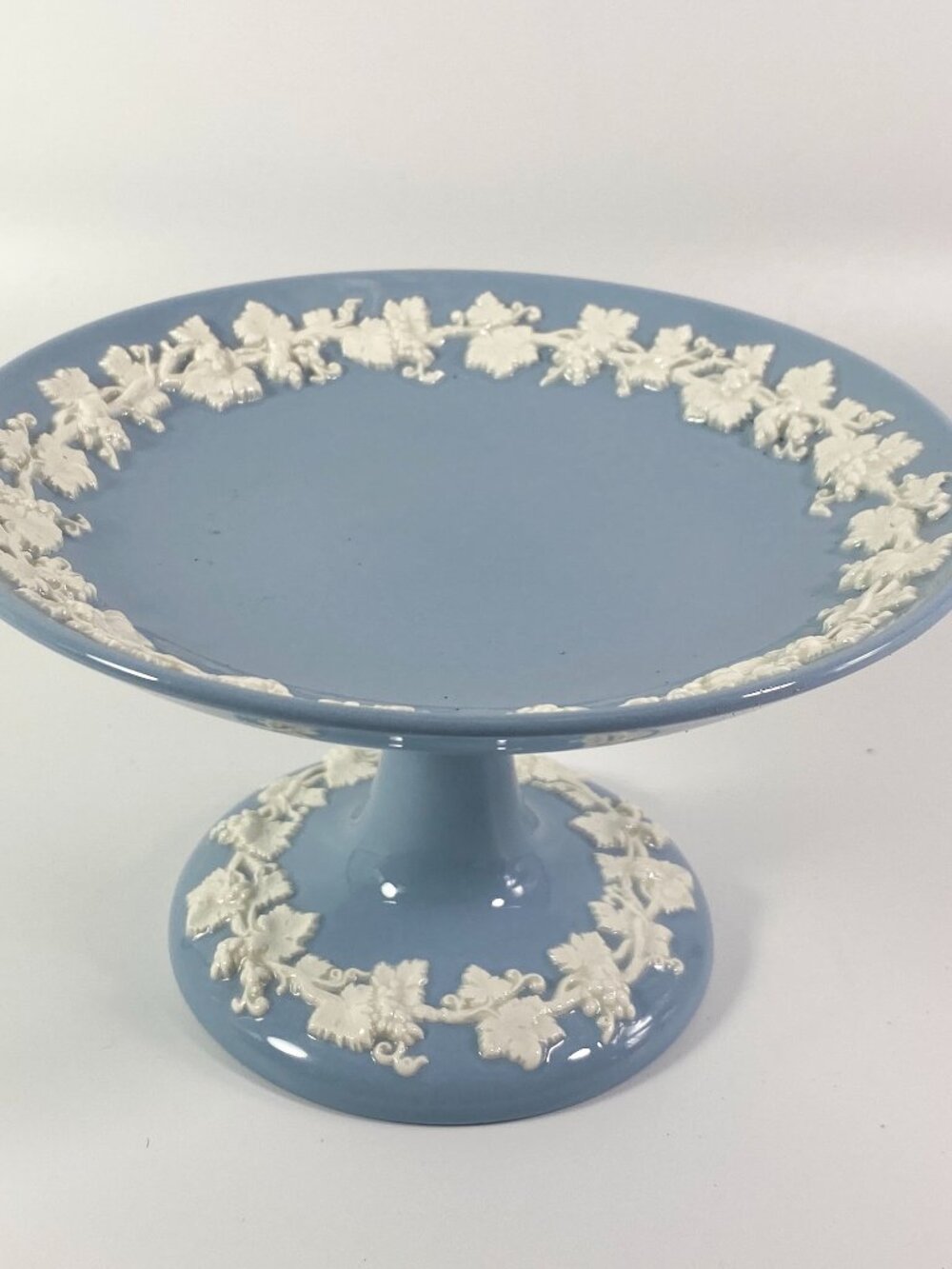 Wedgwood Queensware  Cake Plate, Dessert stand Cream on Lavender